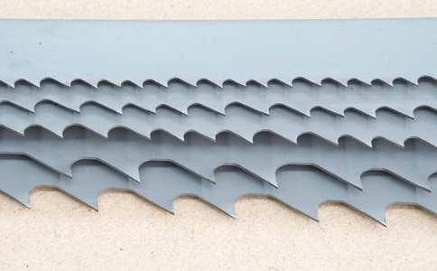 海南带锯床上的钢丝刷，对于带锯条的重要性